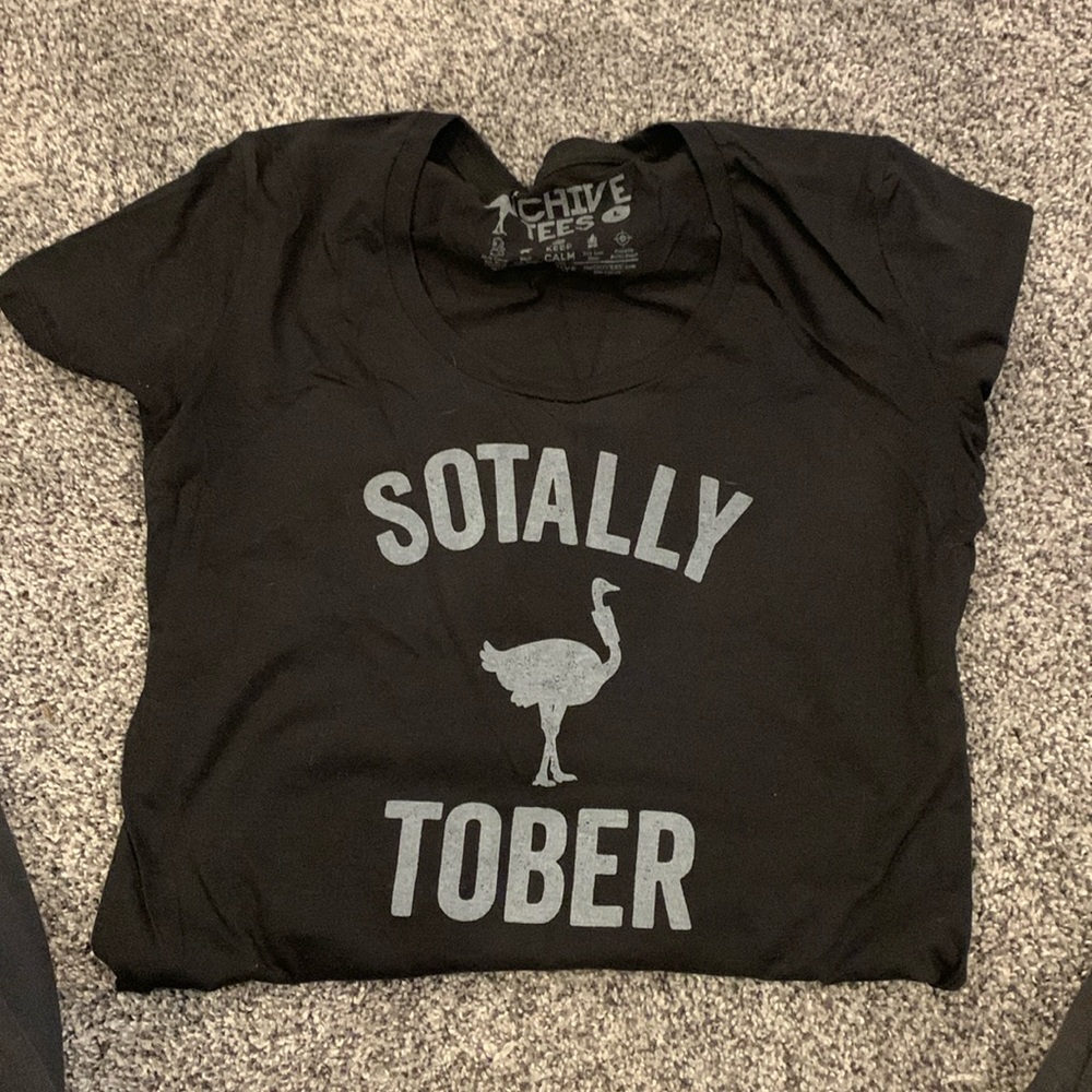 theCHIVE Sotally Tober Women’s size L T-Shirt